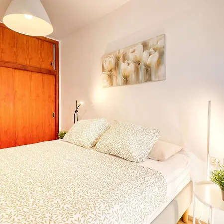 Lejlighed Cozy Retreat With Ocean Views, Private Terrace & Ensuite *