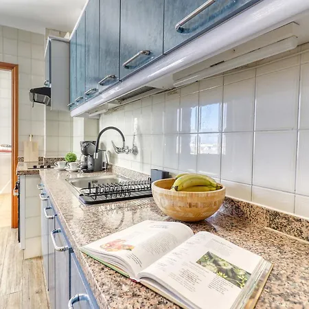 Daire Cozy Retreat With Ocean Views, Private Terrace & Ensuite Los Realejos